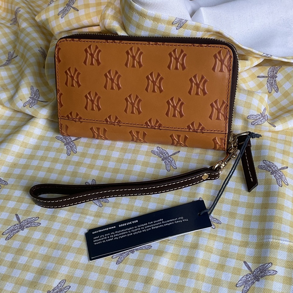 Dooney & Bourke Tan NY Yankee Wristlet  - NWT - Picture 2 of 3